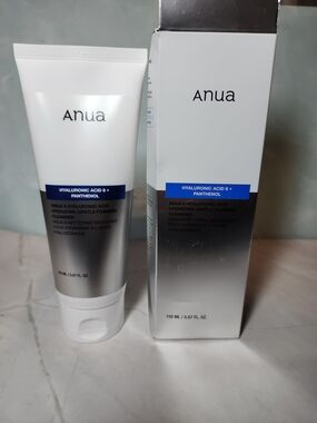 Anua Hyaluronic Acid Hydrating Gentle Foaming Cleanser - White/Silver